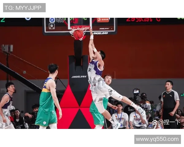 西安篮球队在全国锦标赛积分榜上以81分稳居第一名,表现引人瞩目 西安篮球队在全国锦标赛积分榜上以81分稳居第一名,表现引人瞩目